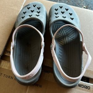 Super unique Mickey Mouse Disney crocs. Women’s 9